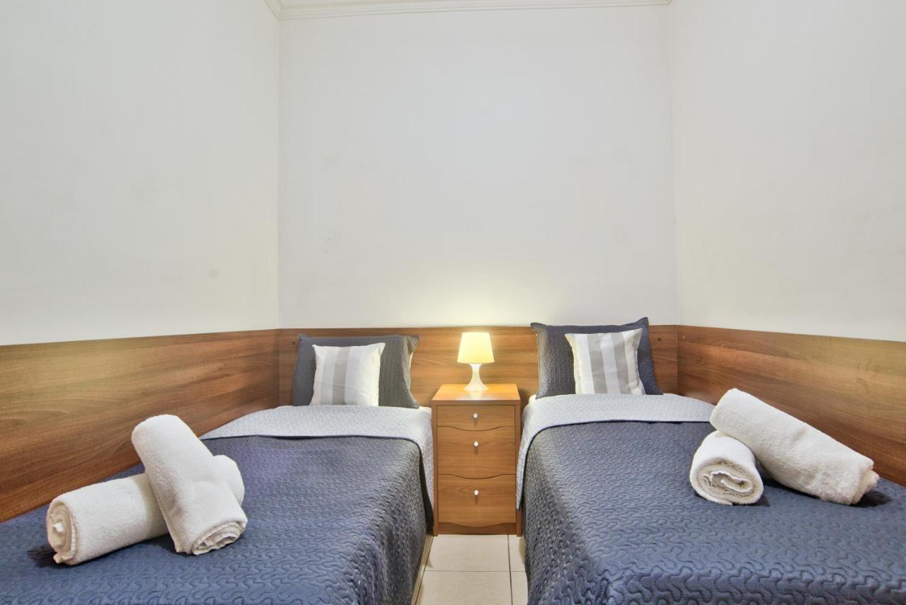 Morina Court - St Julians Seaside Bliss Apartments And Penthouse By Shortletsmalta سانت جوليان المظهر الخارجي الصورة