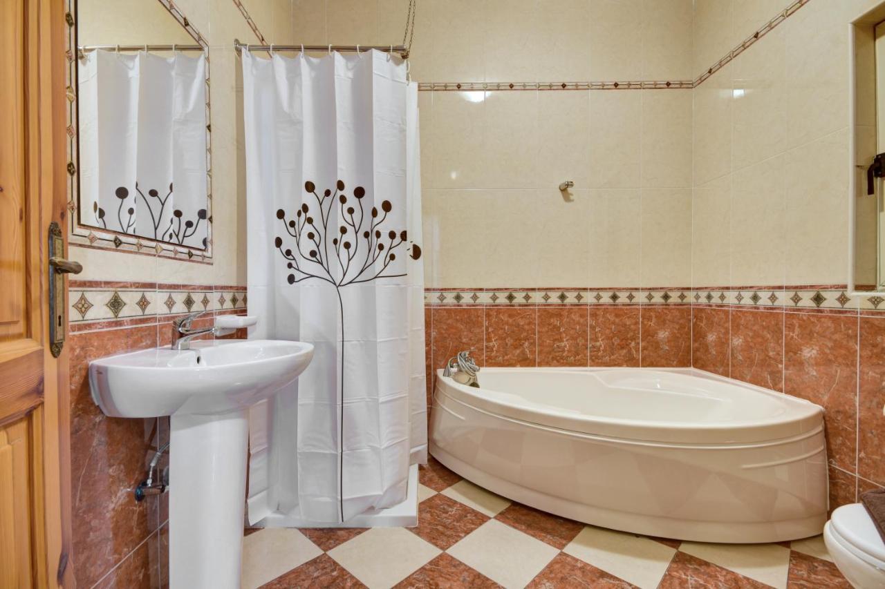 Morina Court - St Julians Seaside Bliss Apartments And Penthouse By Shortletsmalta سانت جوليان المظهر الخارجي الصورة